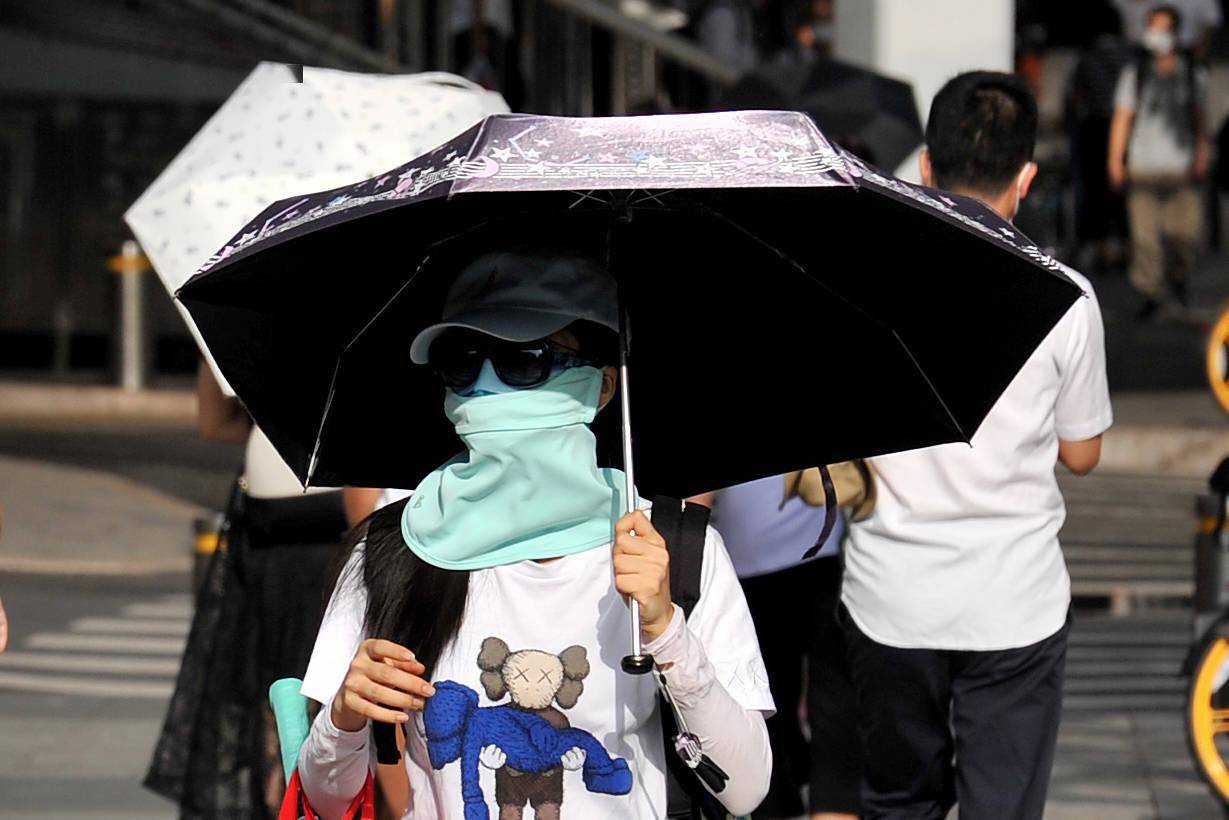 图集|乍雨还晴,看看广州市民如何全副武装防晒