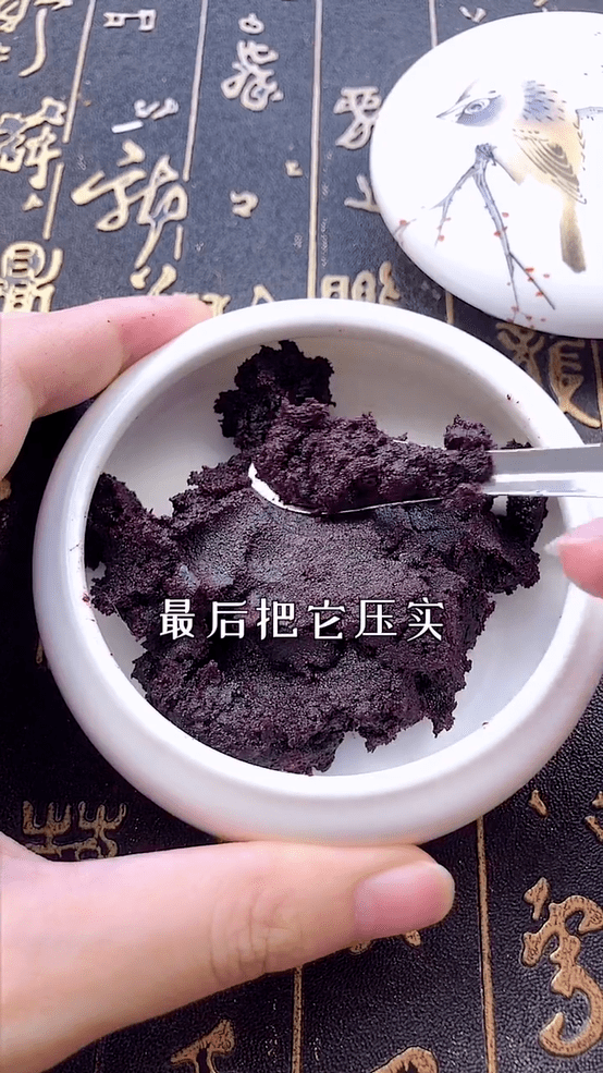 古法美妆螺子黛红曲染鹅梨帐中香是怎么制作出来的呢