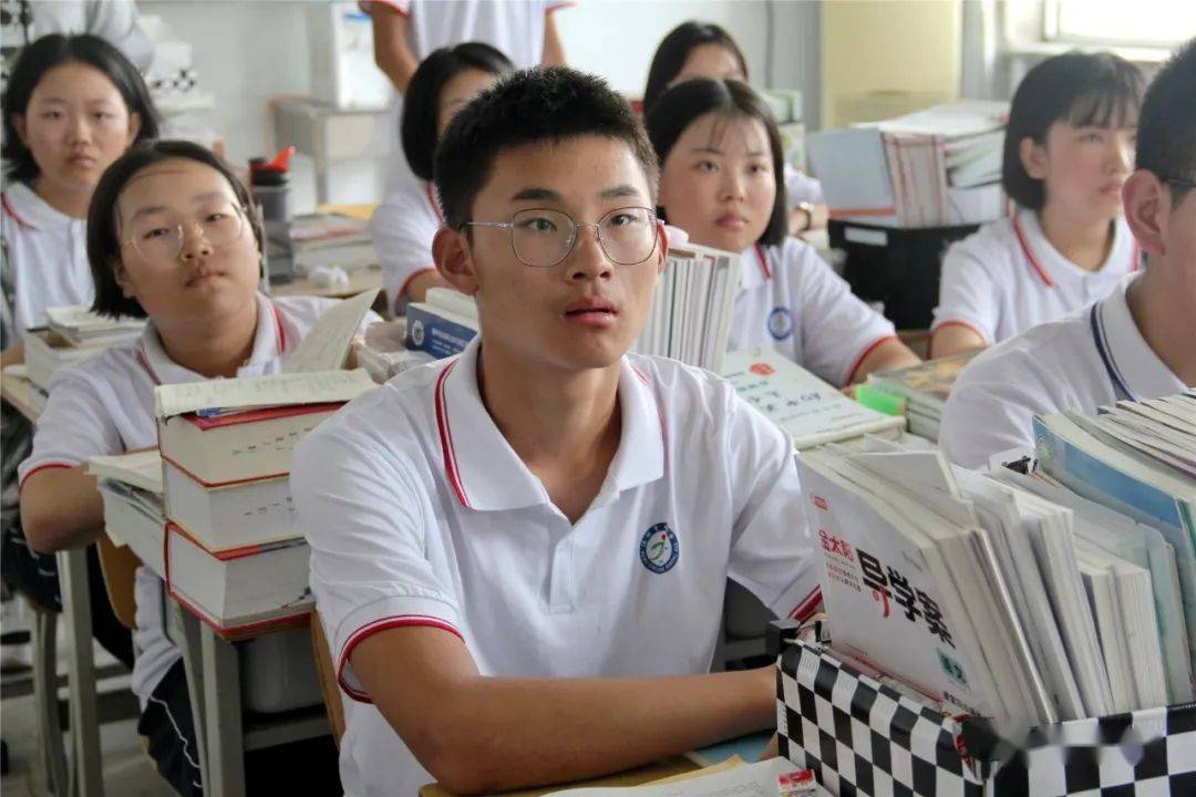 【严肃,认真】高一新生进入学习状态啦_高中