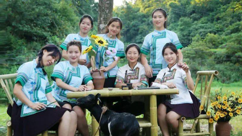 全国网红"侗族七仙女"到白坭啦!