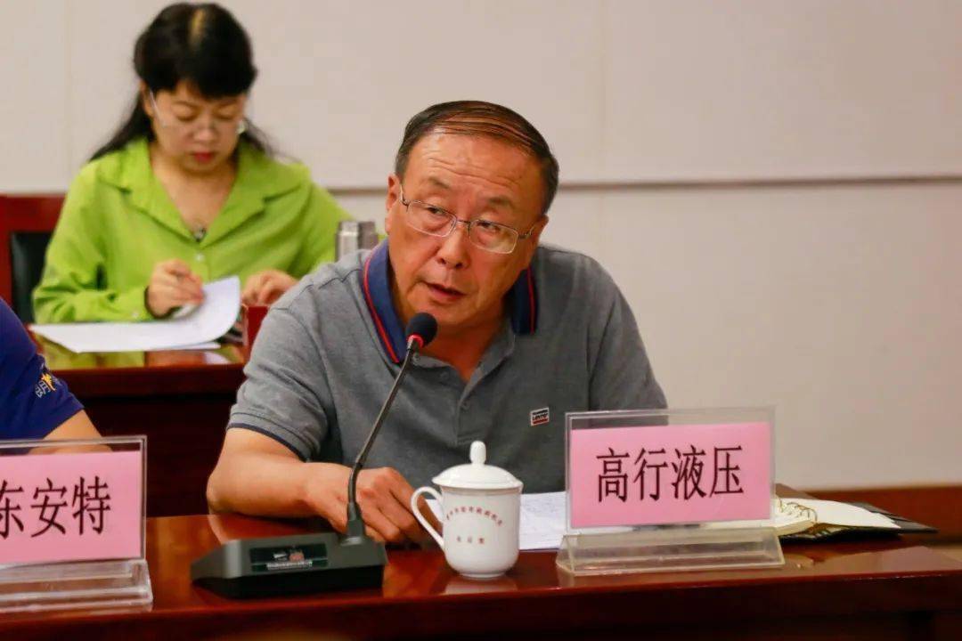 晋中市市场监督管理局局长曹治胜做全市知识产权保护运用工作汇报.