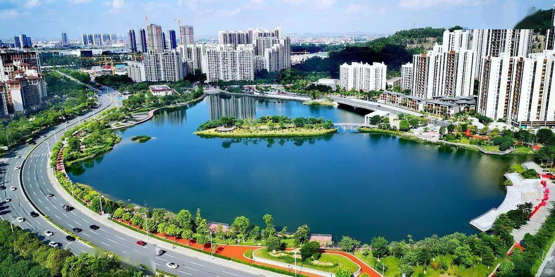 相呼应吃喝玩乐出门就有在这里在南沙街蕉门河社区居委会门前可以看到