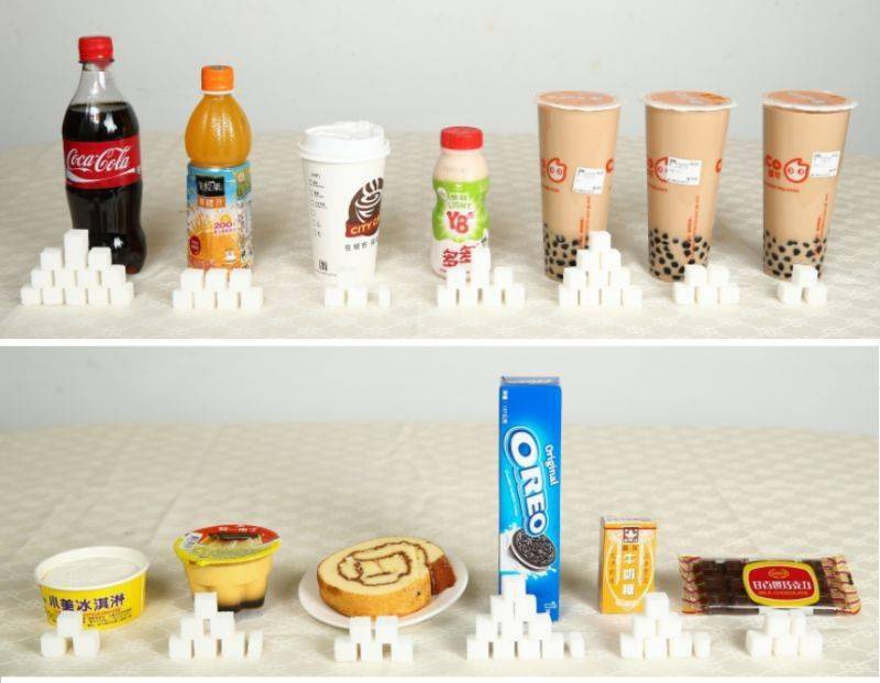 一瓶可乐的含糖量达到了13块方糖的量,一瓶果粒橙果汁相当于7块方糖