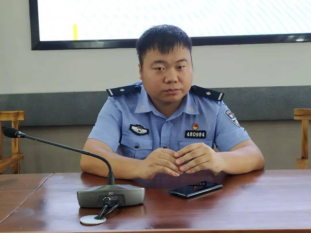 镇综治办主任陈景福讲解反诈防骗,扫黄打非,打击假烟,民法典普法等