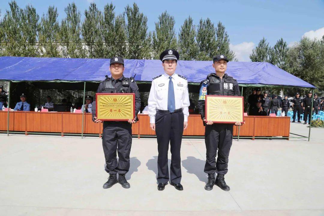 省公安厅副厅长乔向中,治安总队总队长王明夫及哈尔