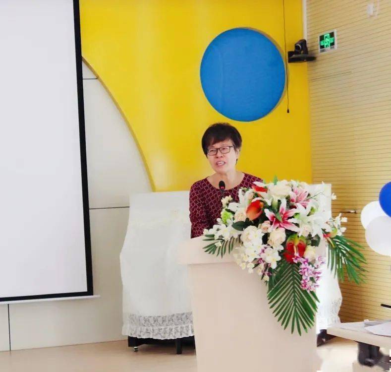 会议伊始,区教研员张姝老师运用"3w"形式向大家介绍了天桥区"以游戏为