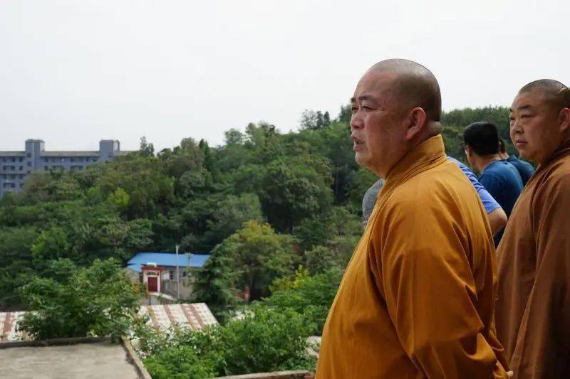 释永信方丈一行赴少林寺下院——新密超化寺考察指导工作_手机搜狐网