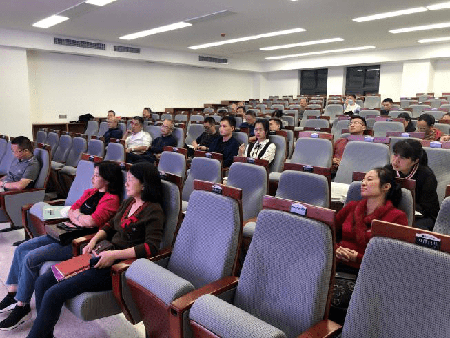 会议由教学与课程管理中心主任李祥主持,副校长陈传霞参加了会议