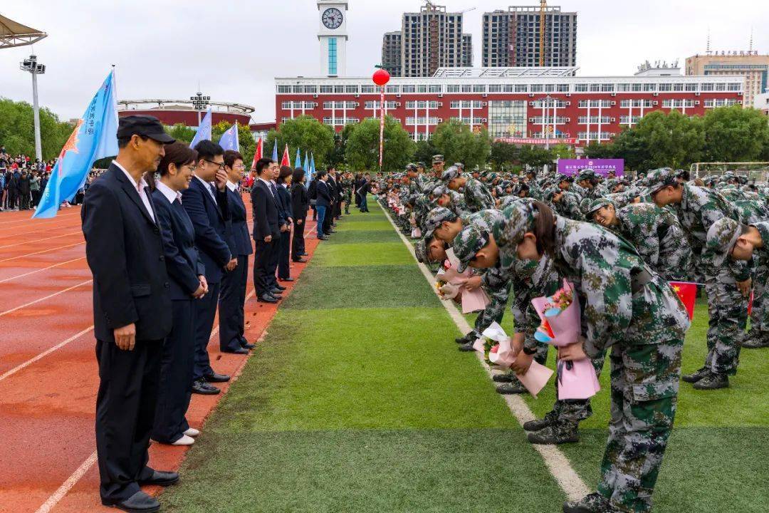 「通辽五中」2020级军训汇报表演暨开学典礼圆满举行