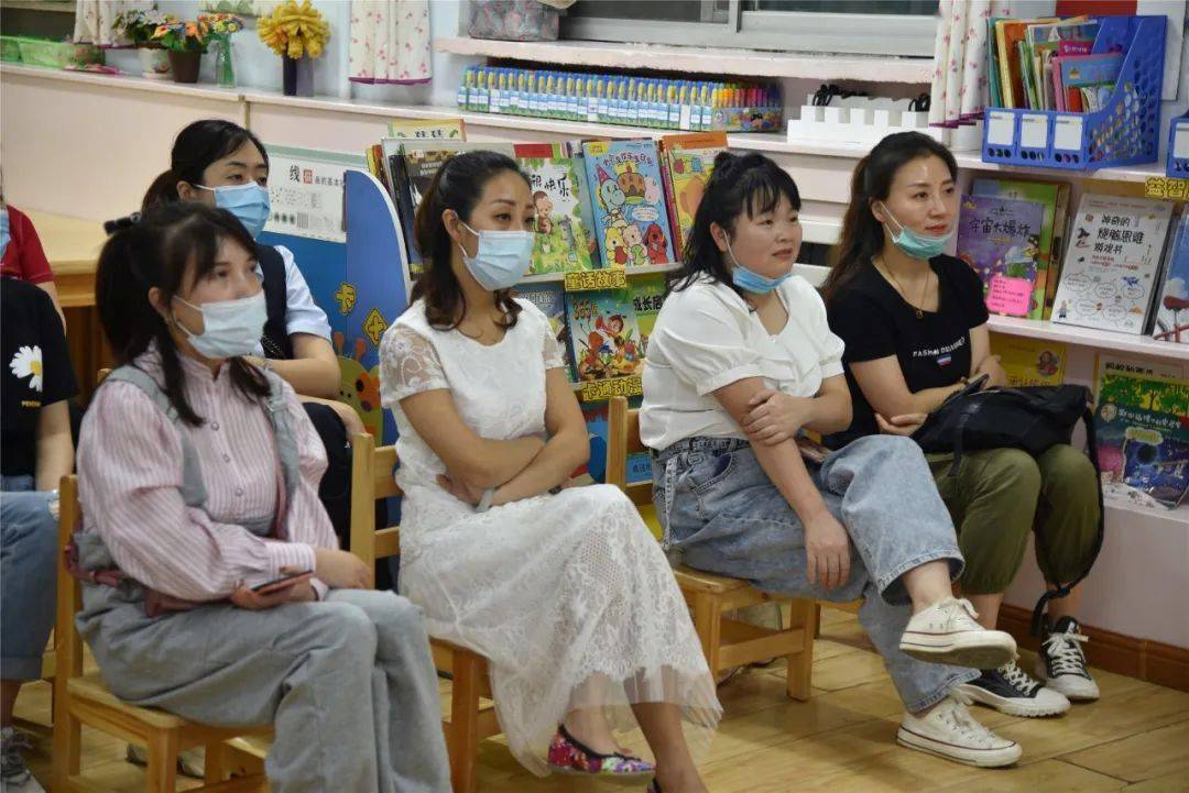 沟通让教育更美好西安市新城区东方幼儿园召开新学期家长会