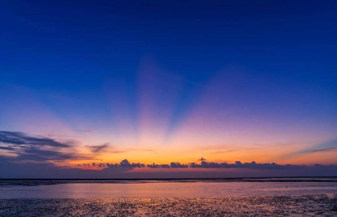 海上日出黃金海灘不可錯過的一道絕美風景