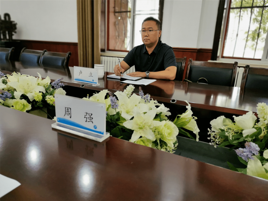 周强副校长,刘霖副书记系统地介绍了学校的历史文化,继承发展,办学