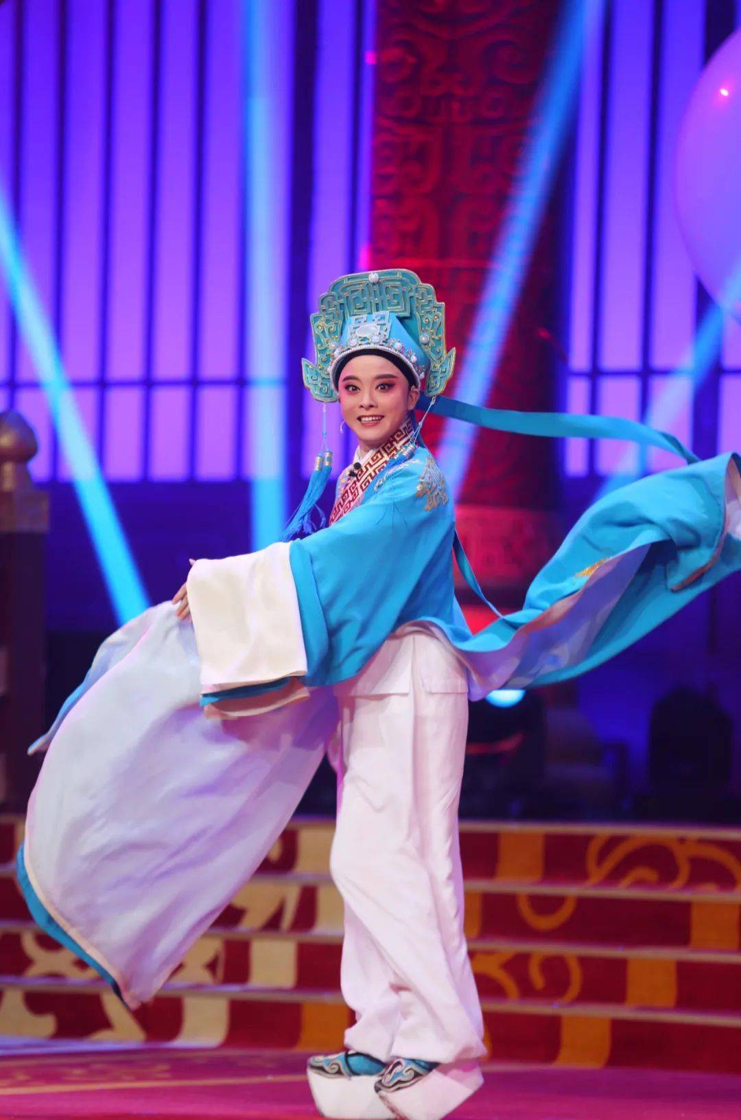 她不仅出生绍剧世家,还被越剧王子收为弟子_郭茜云