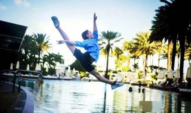 芭蕾练就的男孩面孔是最英俊的气质也是最高贵的