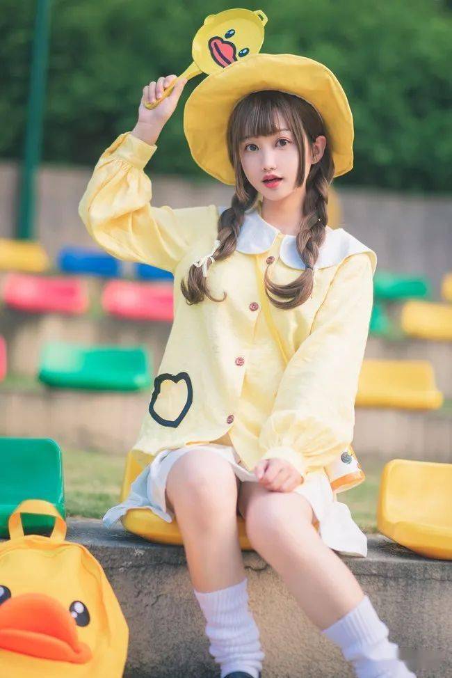 元气满满和平精英小黄鸭少女