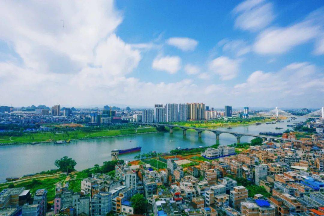 再加上旧人民东路改造,老城区正在全面的"蜕变",也成了贵港土地市场被