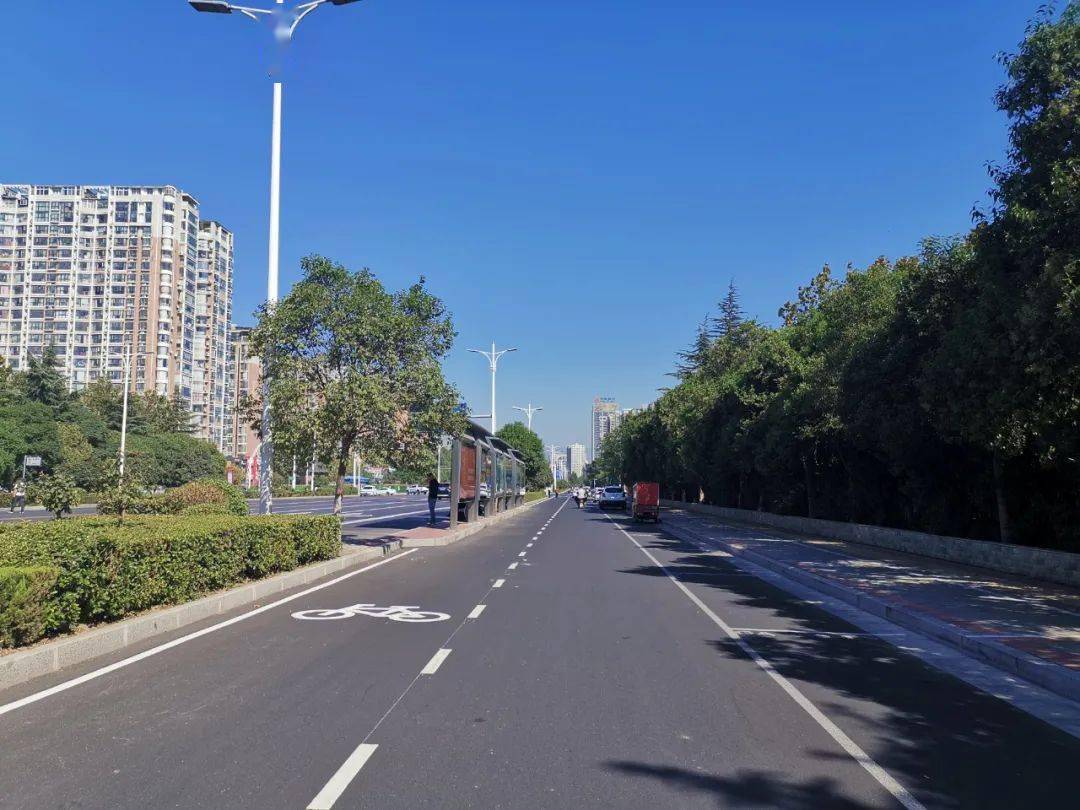 非机动车道上画虚线,还有自行车的标志,啥意思?894来解答_手机搜狐网