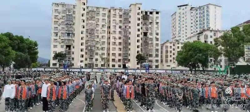 国防安全记心间应急演练护安全万载二中举行2020年秋季应急疏散演练