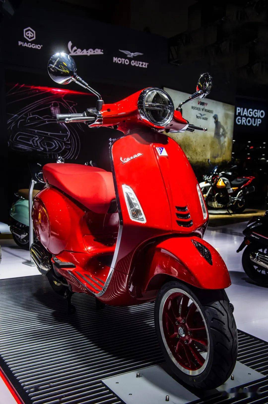 整个展台最夺目vespa150中国红版正式亮相丨摩博会