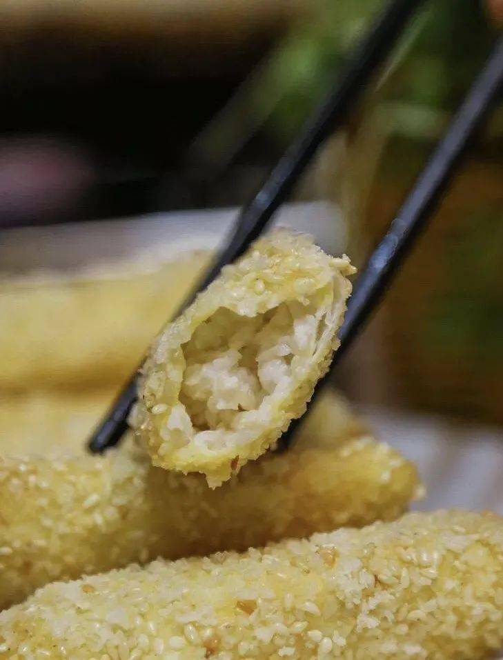 筒子骨汤是近两年常德流行的一道菜式,有如牛奶般浓郁的汤里装载了