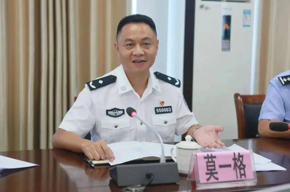 李瑜到港南分局督导调研扫黑除恶专项斗争百日攻坚战