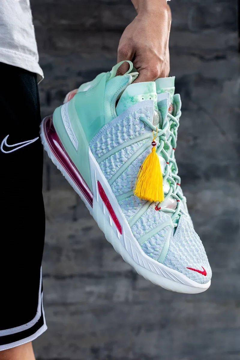 紫禁重器 lebron 18 双屉礼盒今晚发售_勒布朗·詹姆斯