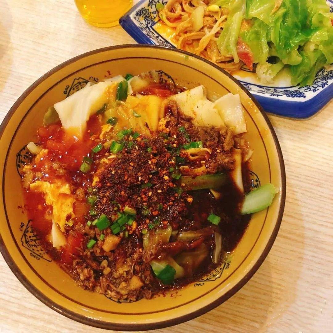 地址:碑林区南院门80号营业时间:8:00—22:00郑记biangbiang面在钟楼