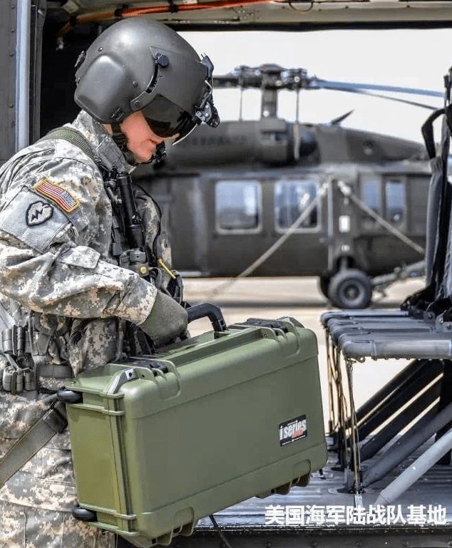 经常在电影场景中看到一种装载枪械的军用箱子,任意摔打,极其牢固!