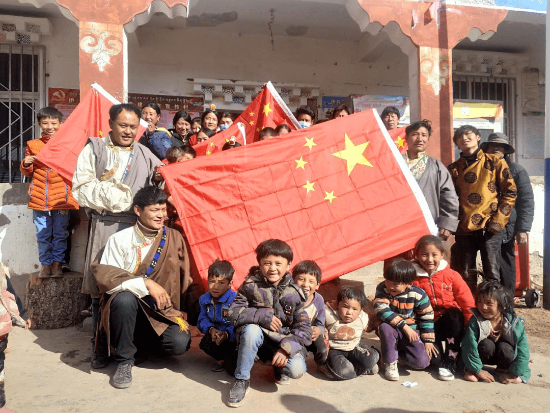 类乌齐县伊日乡各村居开展庆祝昌都解放70周年宣讲活动