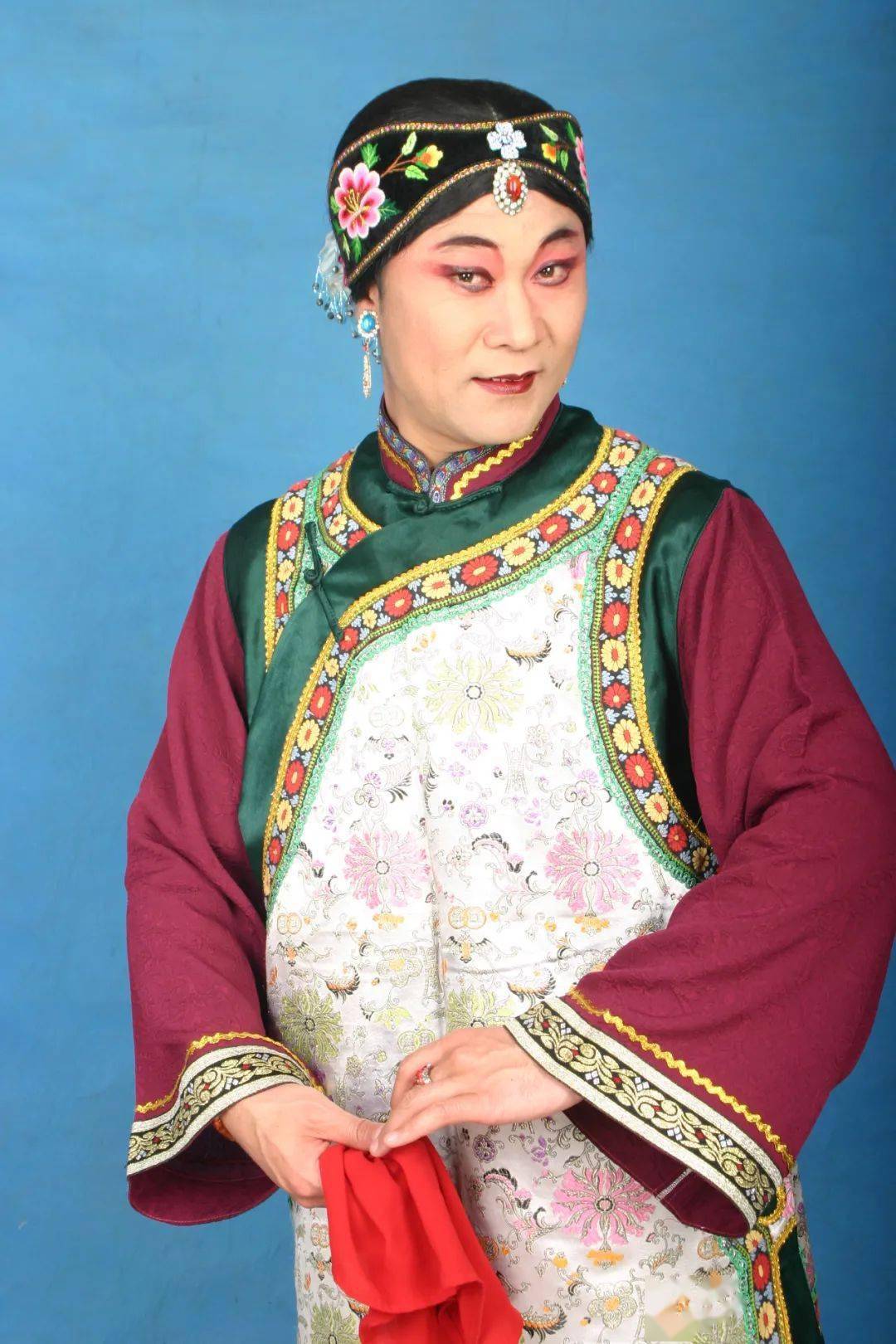 参与演出的大咖是:王占新老师将献上:《补鞋》,《顶灯》,《借冠子》等