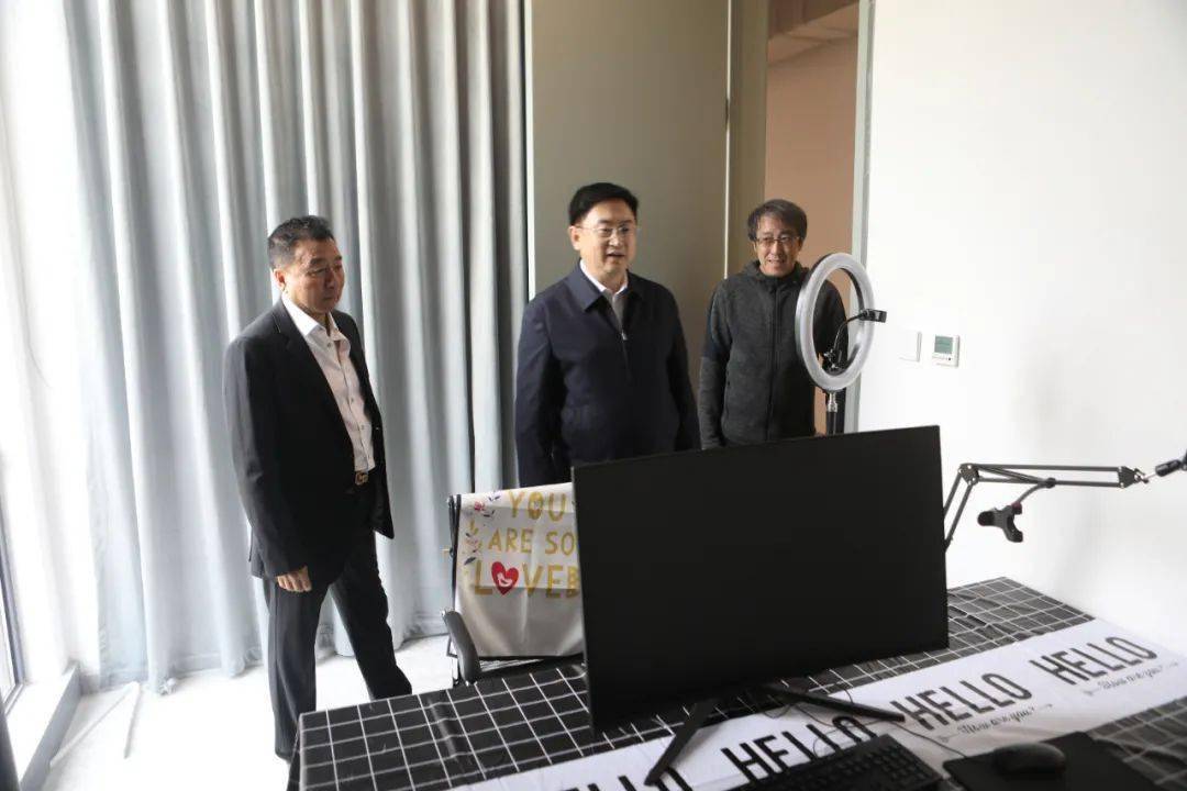 浑南区委书记单义到华狐(中国)集团公司调研