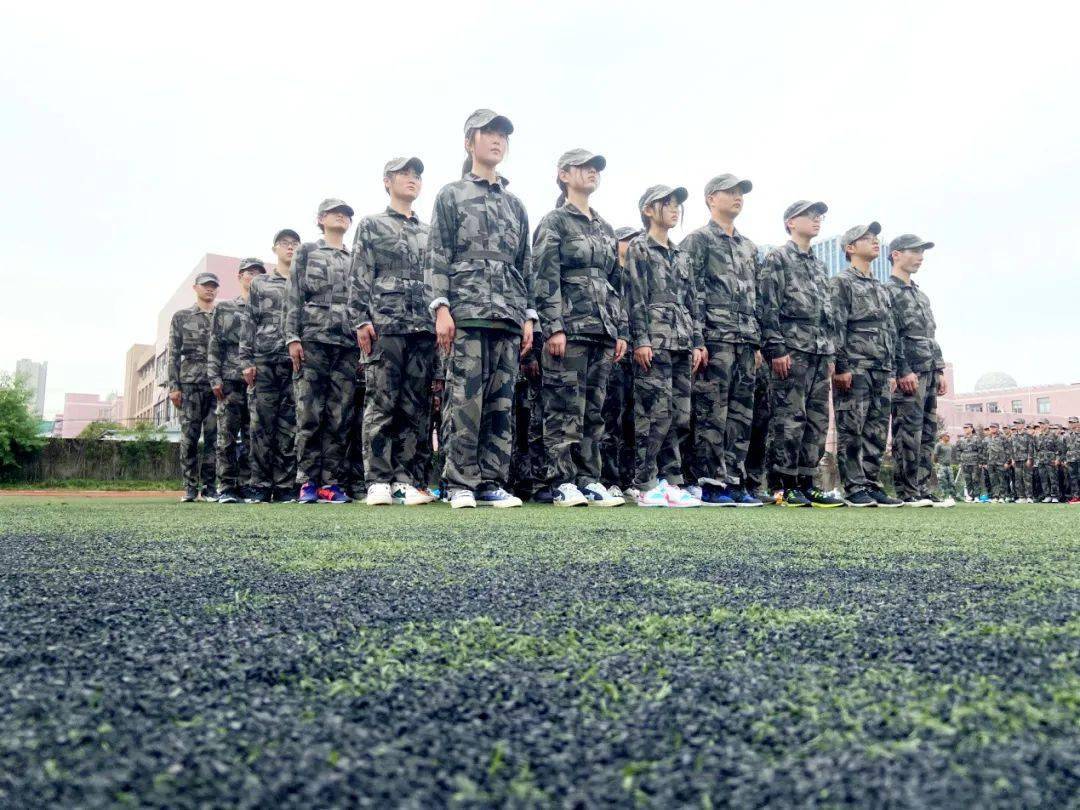 高一军训不负迷彩好时光之铿锵少年礼赞青春