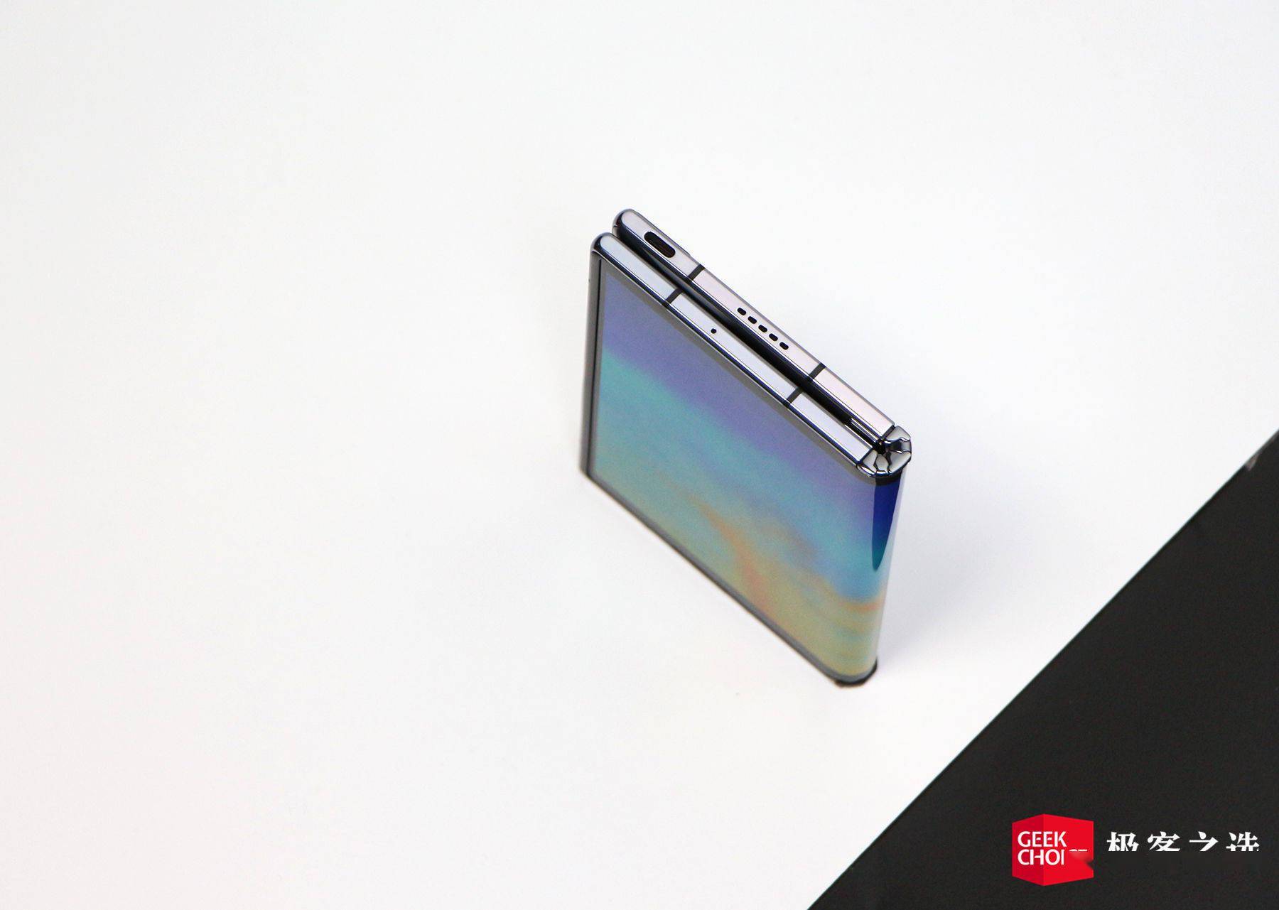 柔宇flexpai2评测拥有180万次屏幕折叠寿命它的价格不到万元