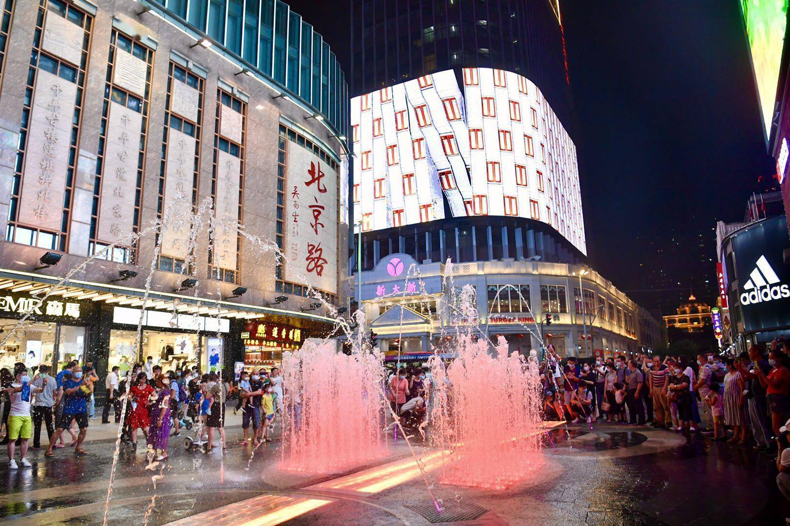 北京路今晚开街超十万市民到现场买买买