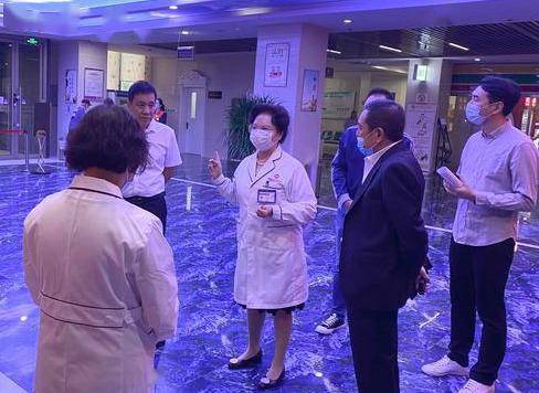 9月22日,辽宁中置盛京老年病医院章亚非院长带队对院内创建文明城点位