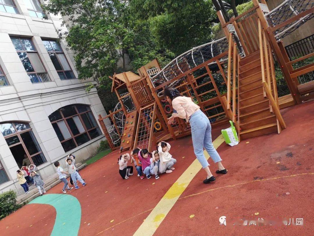 铭记历史,珍爱生命——东方岚谷豪庭幼儿园安全防空演练