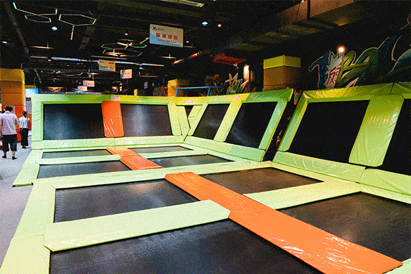 周末节假日通用畅玩1500㎡反弹蹦床乐园仅399元