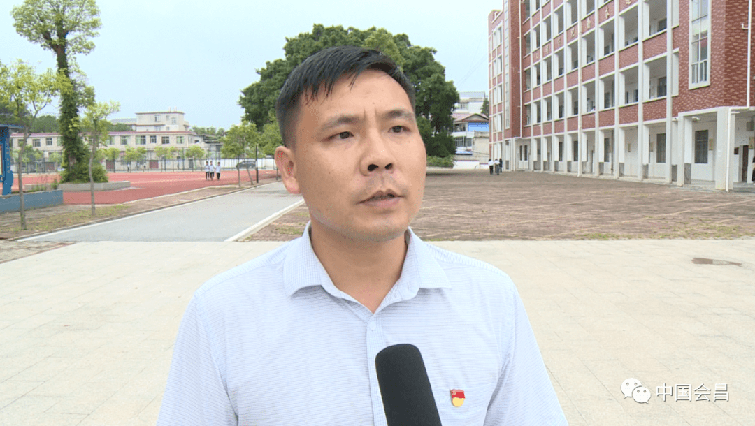 【采访】会昌县第九届教书育人楷模 会昌二中教师邹彬在会昌二中八(2)