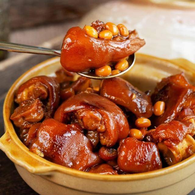 富含蛋白的黄豆焖猪蹄软糯q弹入味好吃黄豆糯糯的超级下饭哟