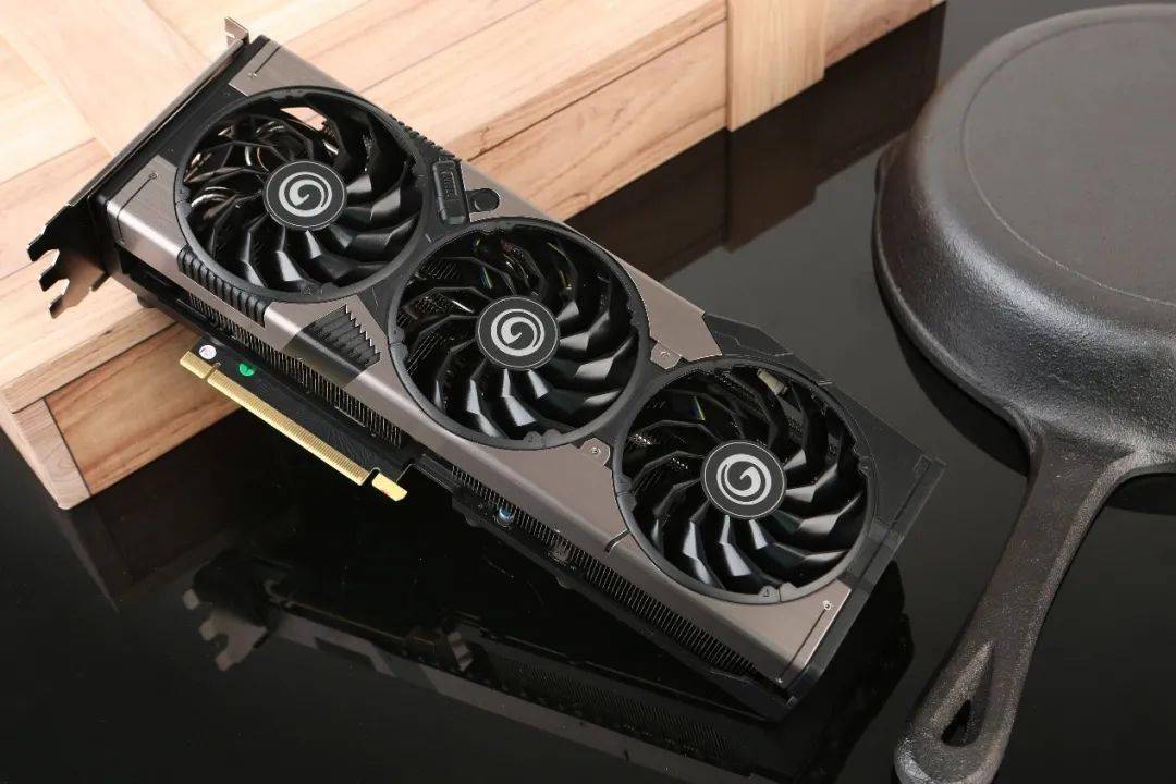 重装急先锋 影驰geforce rtx 3090大将_散热