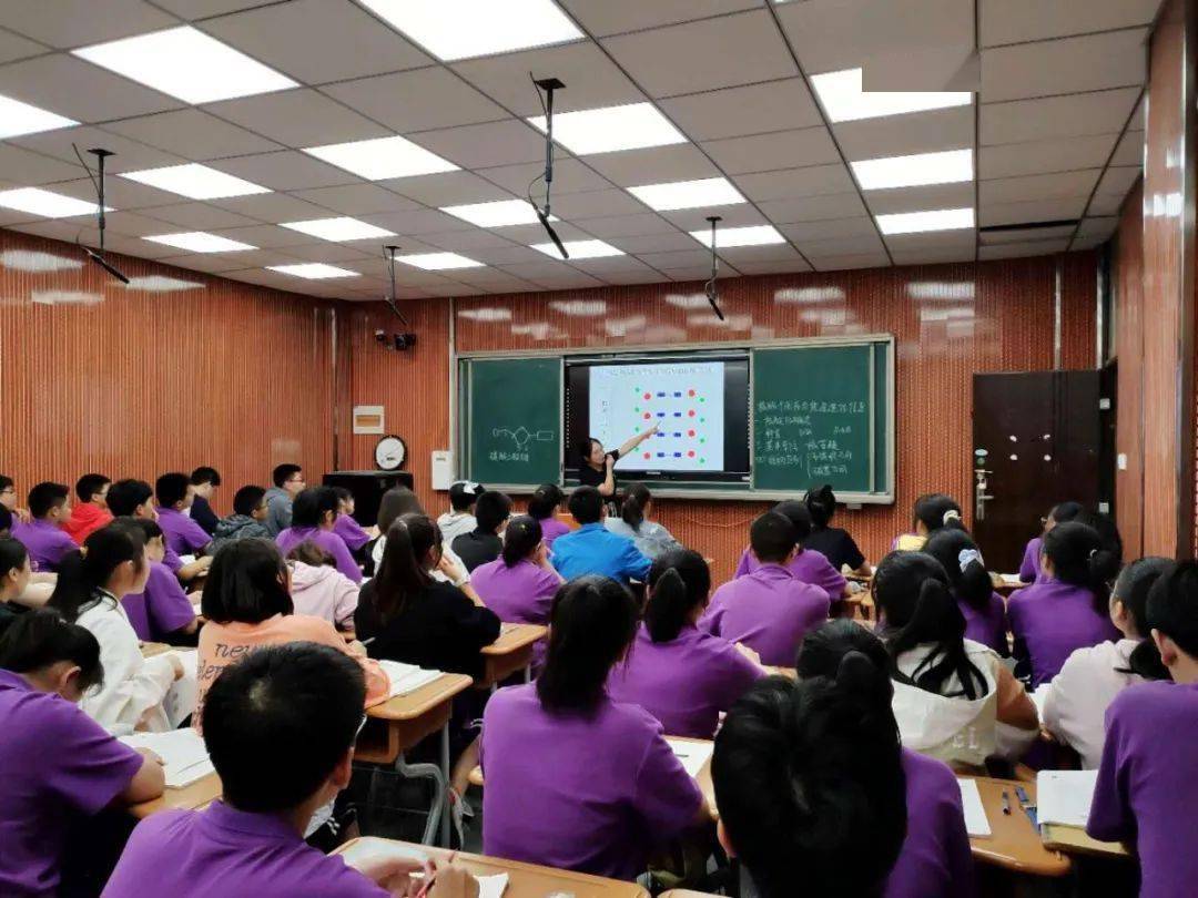 修远中学成功举行,县教育局教研室生物教研员丁志光主任主持本次活动