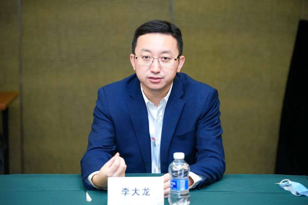 雅生活集团总裁李大龙雅生活集团在物业管理,智慧城市运营方面有丰厚