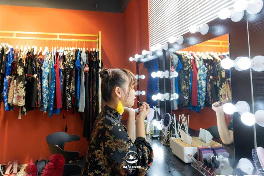 599元国潮主题换装馆来了旗袍港风机能风拍出百变仙女look