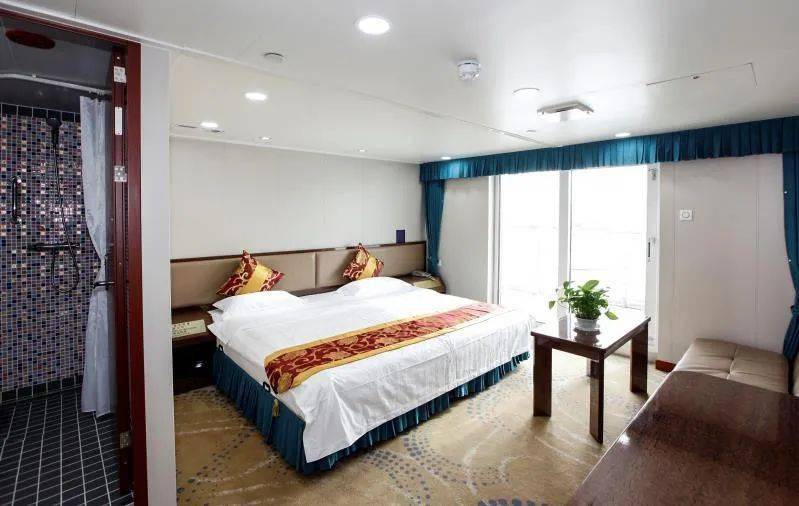 为旅客乘坐更加舒适,"中华复兴"轮取消了以往的坐席客位,客房全部采用