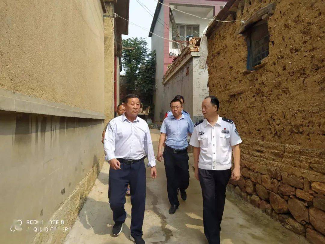 济南市公安局长清分局局长李立东到双泉镇开展遍访贫困村工作