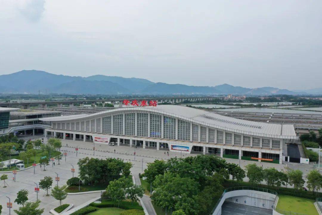 肇庆东站此外,珠三角新机场选址肇庆高要,距离新区距离仅20公里,约