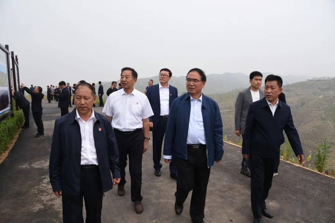 会上,临县副县长李晓春,静乐县副县长温安娜,万荣县副县长张小兵分别