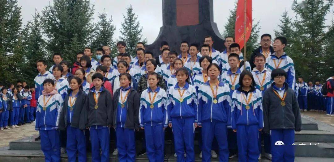 会宁一中学生临近国庆赴大墩梁缅怀先烈又体验研学旅行活动太有意义了