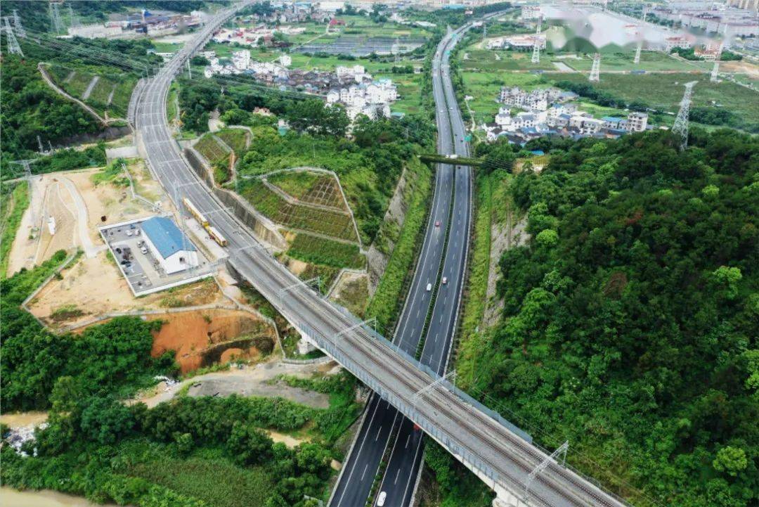 衢宁铁路今日开通运营