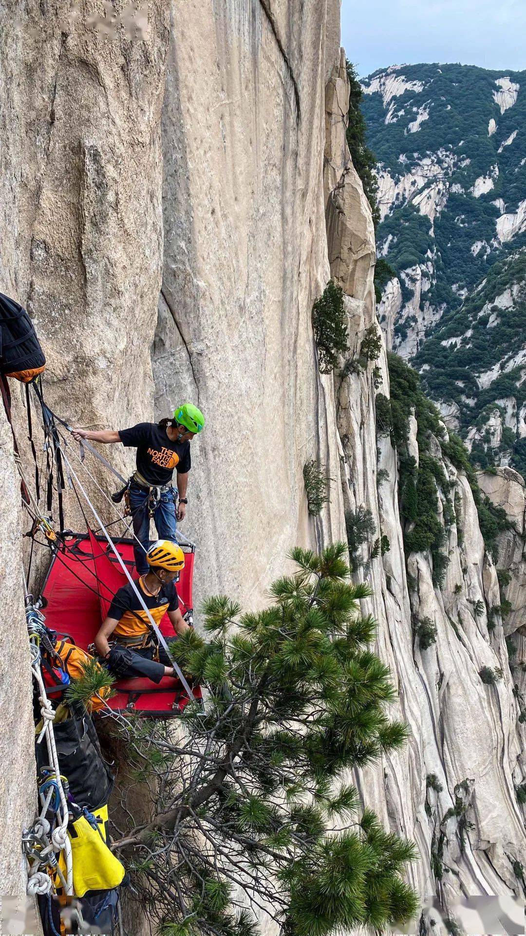 四个中年男人的华山之旅中国版优胜美地大岩壁攀登
